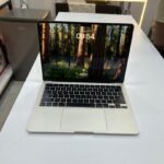 UK Used 2023/2024 Apple MacBook Air 13.6" – M2 Chip (8-Core CPU/8-Core GPU), 8GB RAM, 256GB SSD, Touch ID – Starlight